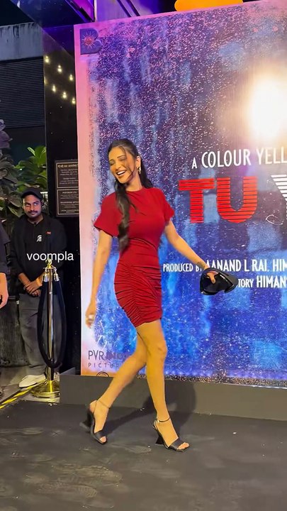 shruti hasaan steps in for a screening night in andheri