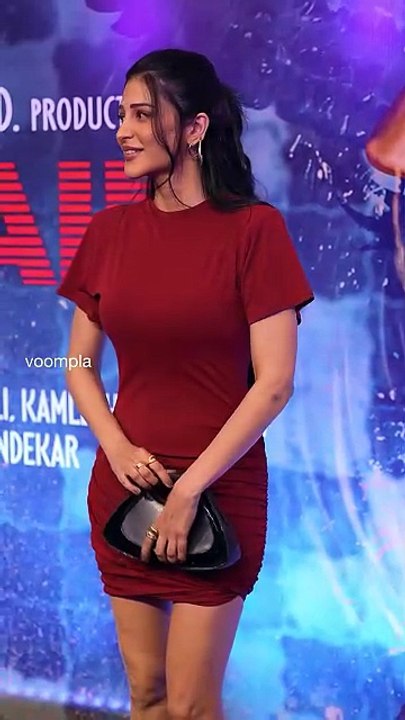 shruti haasan at a special screening in andheri.