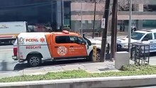 VIDEO | Se queda sin frenos y provoca choque en estacionamiento de plaza comercial en San Pedro Garza García