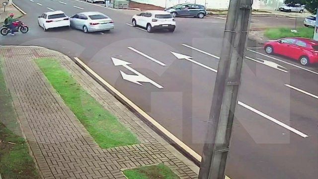 Câmeras registram imagens de acidente que deixou idoso ferido no Coqueiral