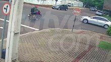 Vídeo: motorista tenta conversão e atinge outro carro em Cascavel