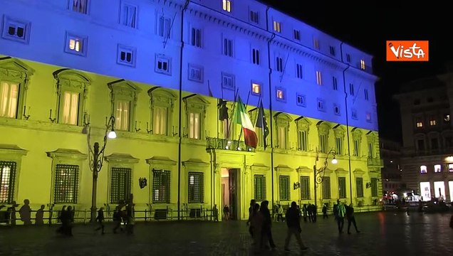 Quattro anni della guerra in Ucraina, Palazzo Chigi illuminato con la bandiera di Kiev