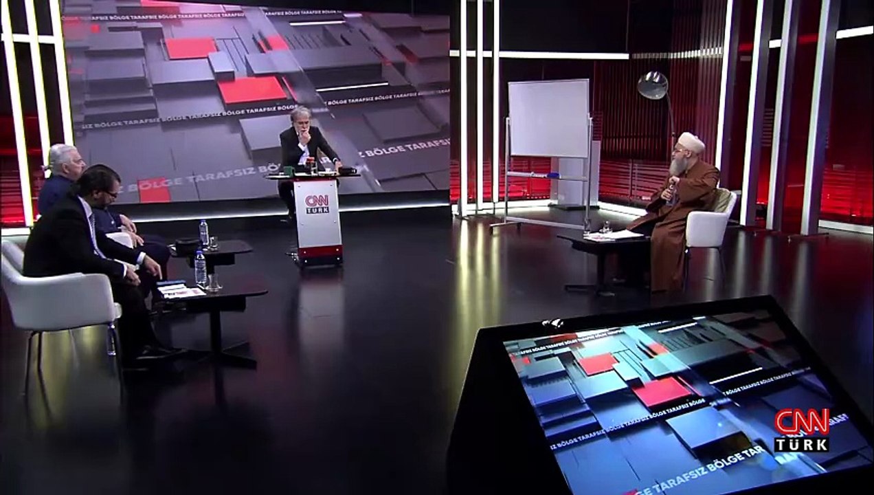 Kamuoyunda Cübbeli Ahmet Hoca olarak bilinen Ahmet Mahmut Ünlü, Tarafsız Bölge'de soruları yanıtladı