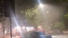 Temporal surpreende quem passa pela Savassi em BH
