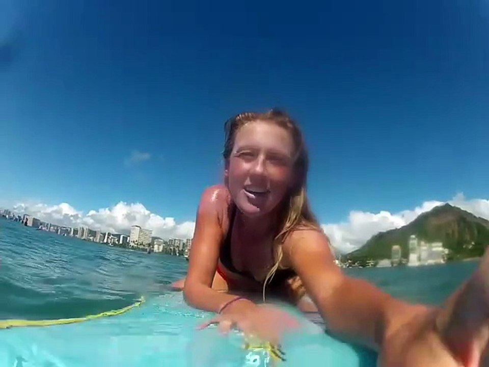 Colleen Wilcox Surfando