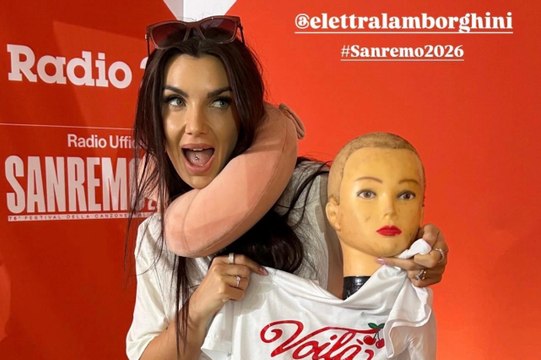 VIDEO / Elettra Lamborghini in fuga dai festini bilaterali: Non potete capire che cosa...