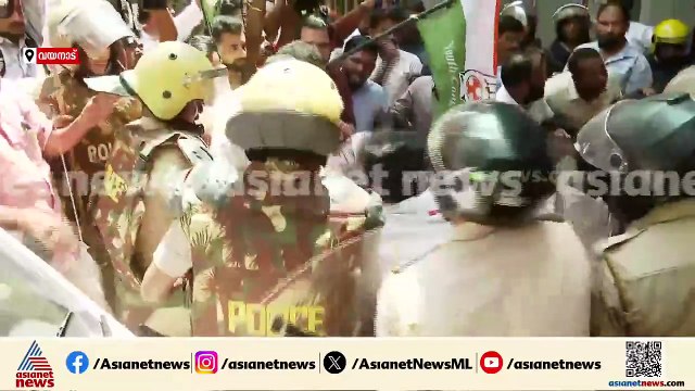 വയനാട് DMO ഓഫീസിലേക്ക് തള്ളിക്കയറി യൂത്ത് കോൺഗ്രസ് പ്രവർത്തകർ