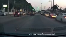 ระวังรถทางขวาอย่างดี แต่ซ้ายโผล่มาแบบนี้ ไม่รอด...