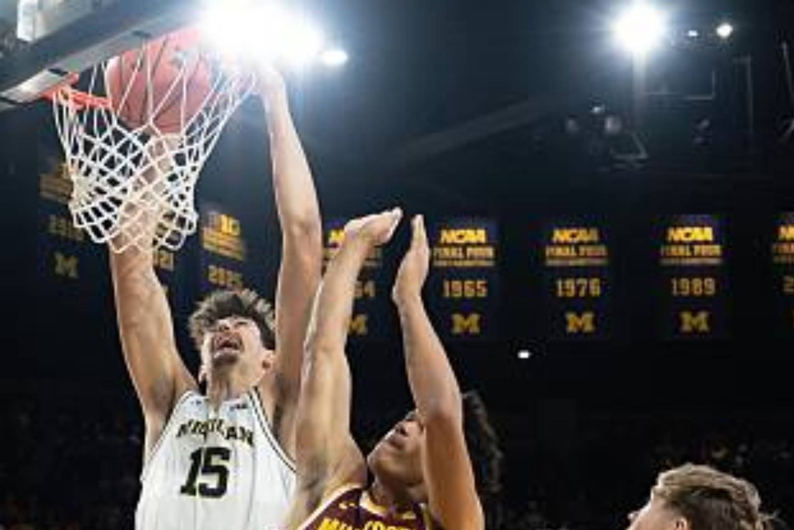 Aday Mara, el coloso español de 2,21 con alma de base: destroza el aro, asiste como Jokic y tapona