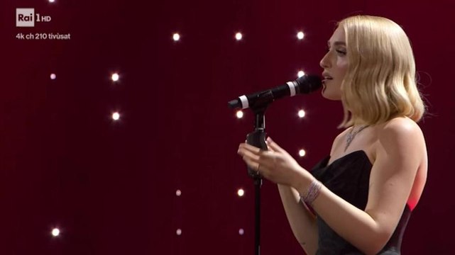 Sanremo, Mara Sattei sale sul palco e dal pubblico parte un grido...