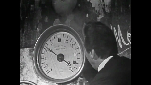 1965 – Johnny Hallyday – Présentation pour le Royal Performance avec Sylvie Vartan (La Grande Lucarne, Première Chaîne, 08 Novembre)