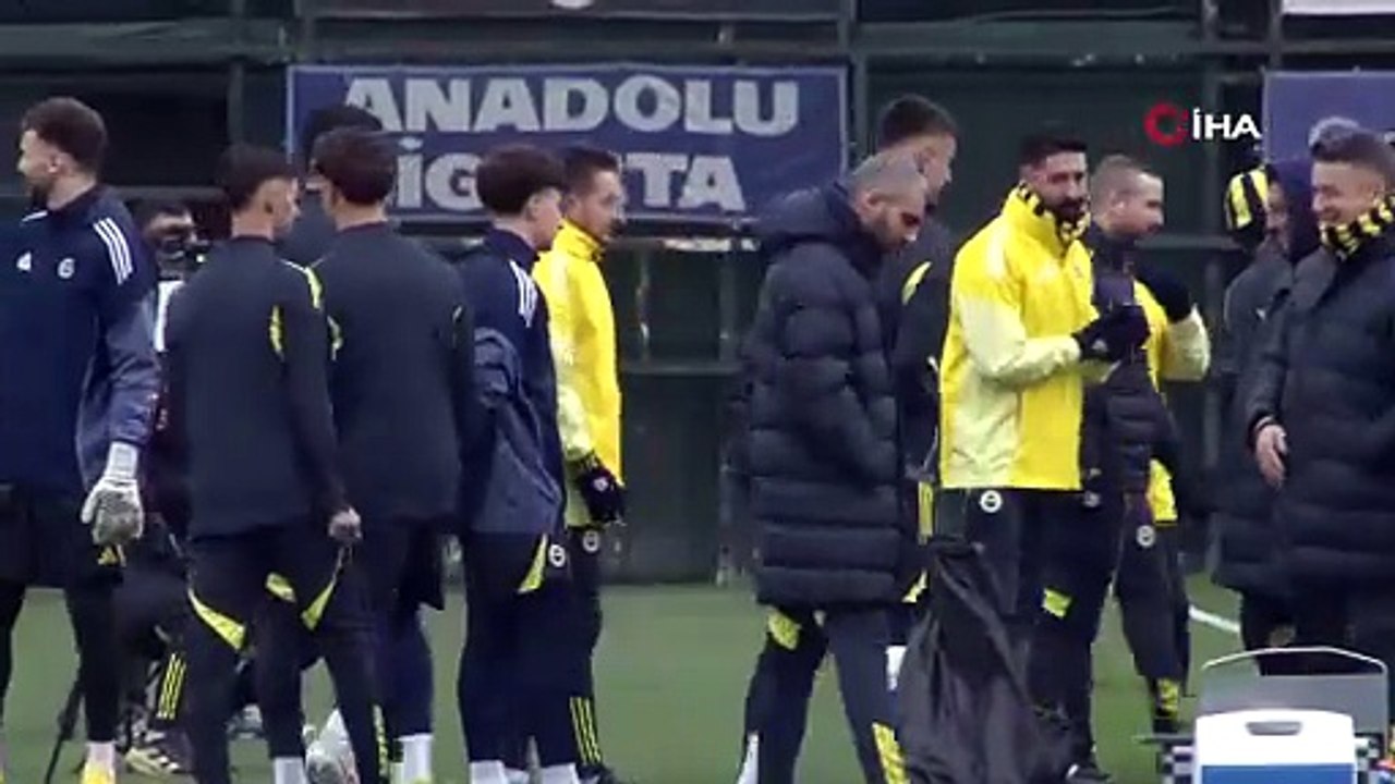 Galatasaray efsanesinin oğlu Fenerbahçe formasıyla ilk antrenmanına çıktı