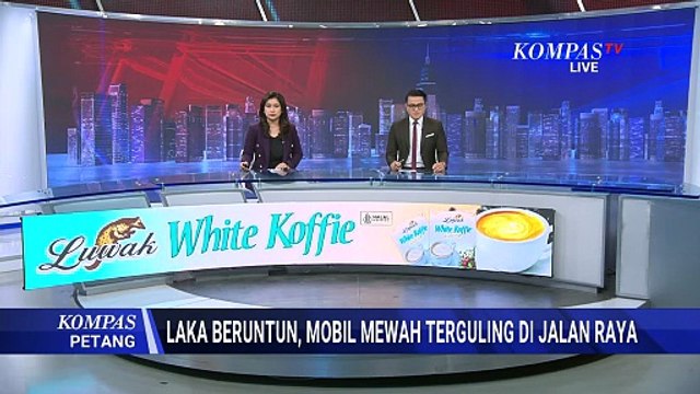Mobil Mewah Terguling di Surabaya Usai Tabrakan Beruntun dengan 6 Mobil Lain | KOMPAS PETANG
