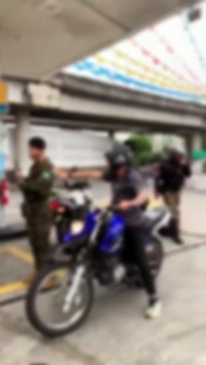 Militar do Exército agride motociclista e saca arma em posto na Zona Oeste