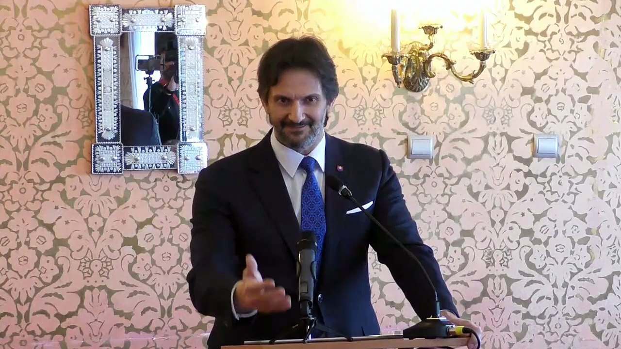 ZÁZNAM: R. Kaliňák považuje vybavenie v Kukurici za kvalitné, predraženie odmieta