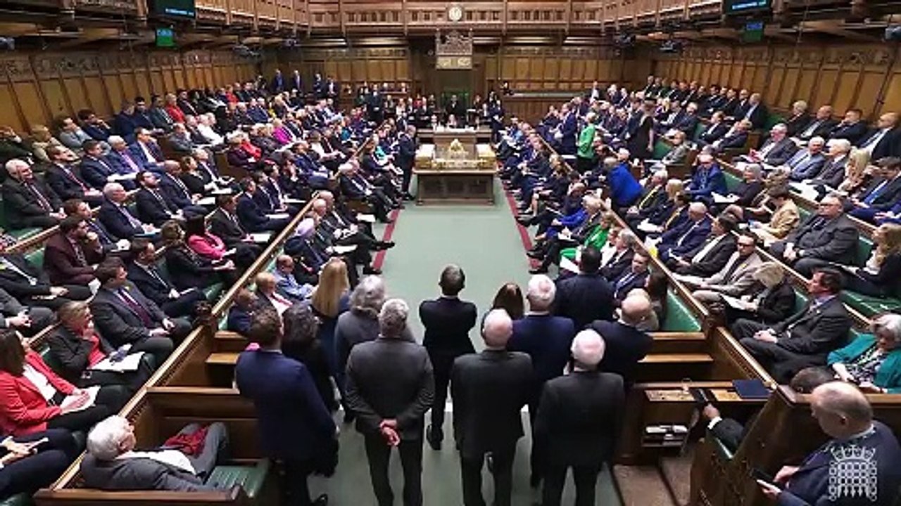 Starmer refuses to commit to cutting student loans interest rates