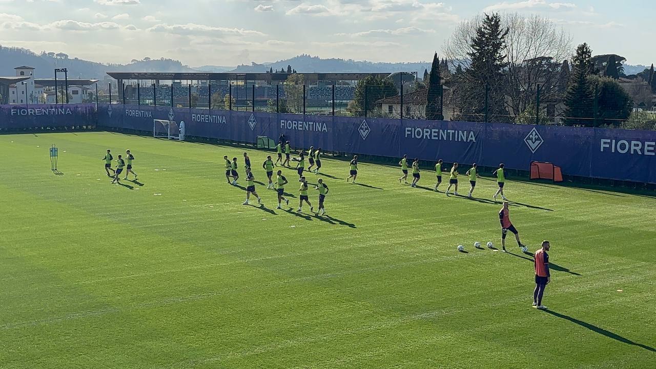 VIDEO VN - Fiorentina in campo per la rifinitura: manca solo Fagioli