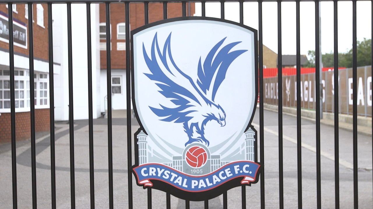 Oliver Glasner Faces Palace Fan Backlash Over “Stay Humble” Comments