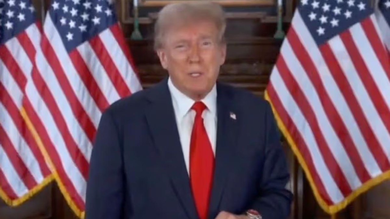 Trump in tv vende orologi da 100mila dollari: polemica per lo spot su Fox