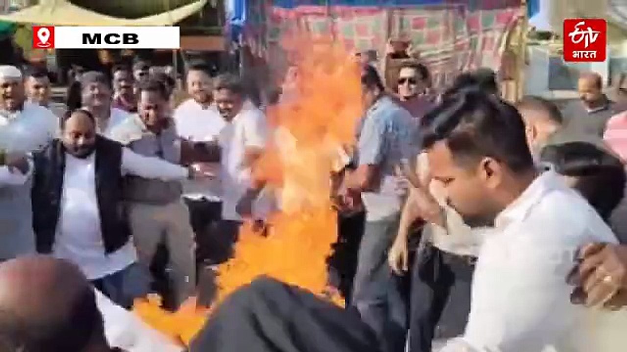यूथ कांग्रेस राष्ट्रीय अध्यक्ष की गिरफ्तारी के खिलाफ छत्तीसगढ़ में प्रदर्शन, बालोद में शर्टलेस हुए कार्यकर्ता, सरगुजा-मनेंद्रगढ़ में पुतला दहन