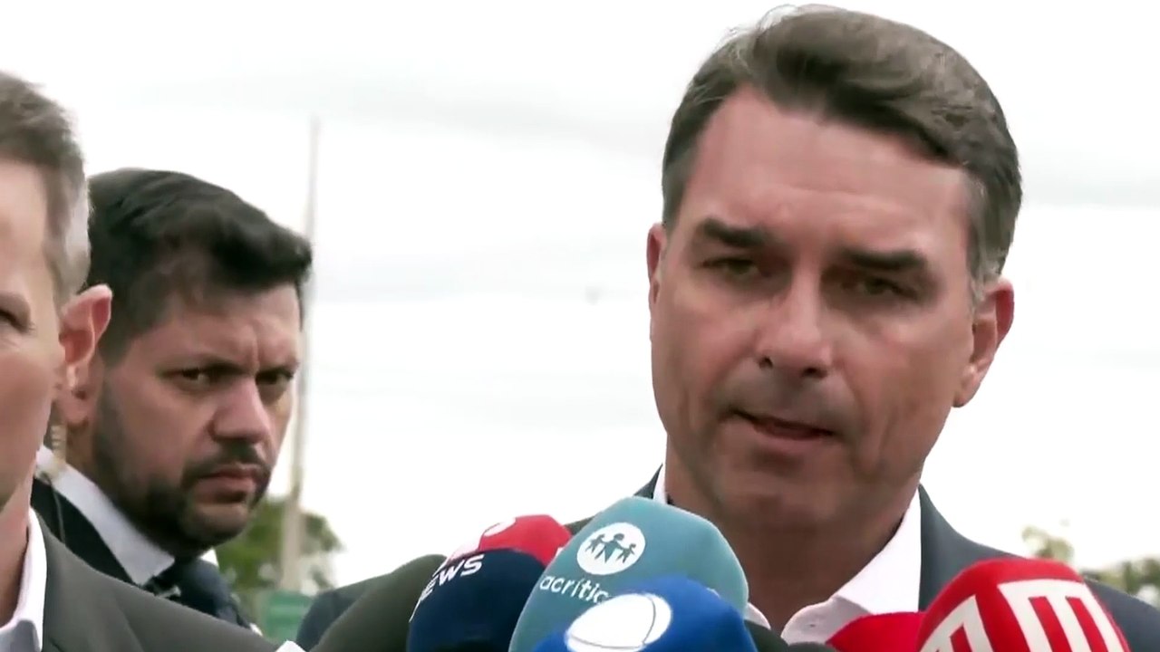 Flávio Bolsonaro confirma chapa do PL ao Senado com Carol de Toni e Carlos Bolsonaro em SC