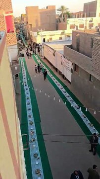 إفطار على امتداد البصر.. آلاف الصائمين في أكبر مائدة رمضانية بالأقصر