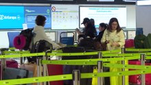 Primeras imágenes de María Lamela en el aeropuerto de Madrid poniendo rumbo a 'Supervivientes'