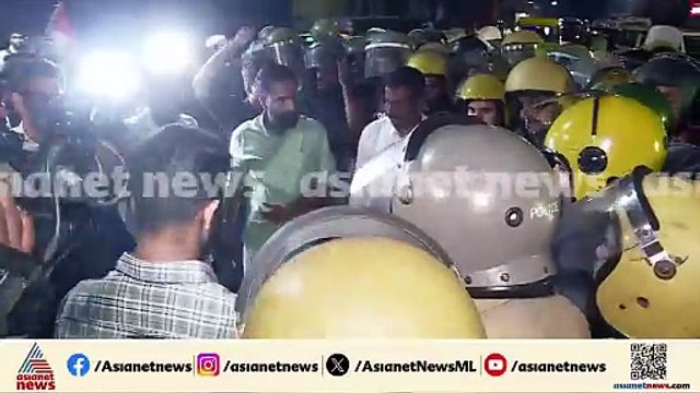 സിപിഎം കണ്ണൂർ ജില്ലാ കമ്മിറ്റി ഓഫീസിലേക്ക് പ്രതിഷേധവുമായി കോൺഗ്രസ്; തടഞ്ഞ് പൊലീസ്
