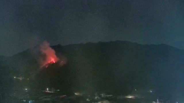 경북 영주서 공군 전투기 추락...조종사 구조 완료 / YTN