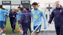 El pasillo de collejas a Flick en el entrenamiento