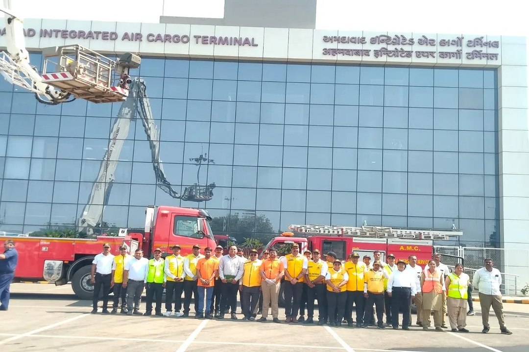 Ahmedabad: संभावित आपदाओं से निपटने के लिए एयरपोर्ट पर की मॉक ड्रिल