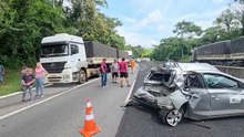 Colisão entre carretas em obra na BR-277 termina com atropelamento e vítima grave em Paranaguá
