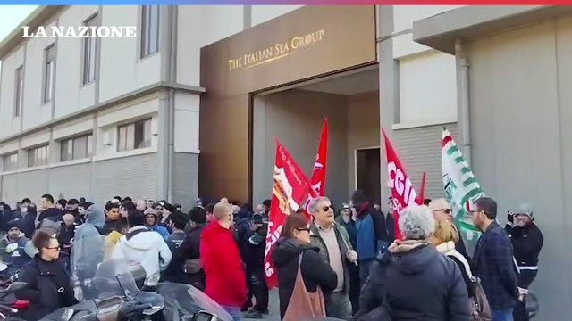 Carrara, manifestazione degli operai davanti a Italian Sea Group: Vogliamo certezze sul futuro