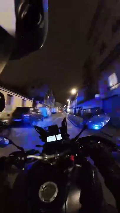 Course-poursuite à moto dans Paris