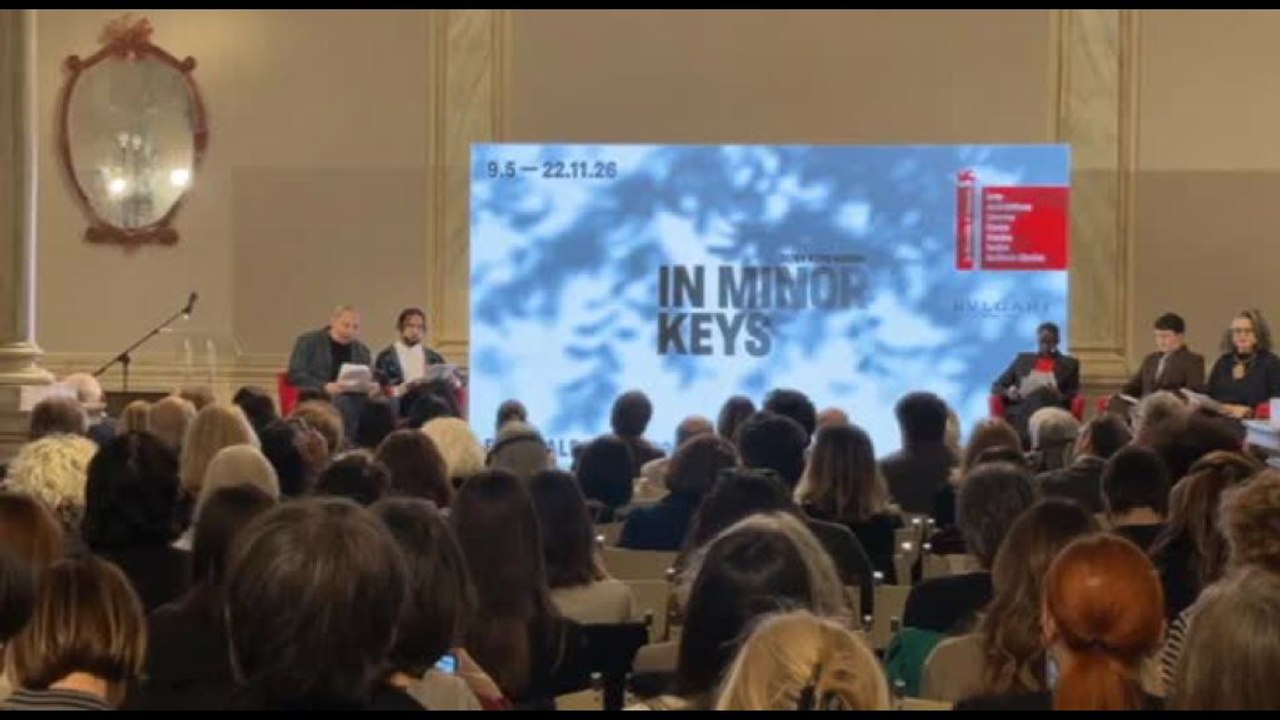 I semi, la poesia e la cura: la Biennale (in assenza) di Koyo Kouoh