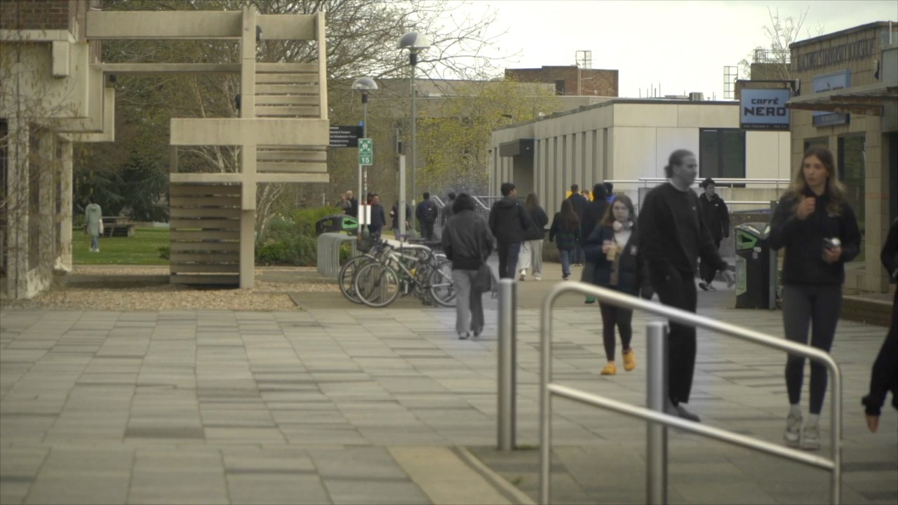 Unemployment continues to rise for recent graduates