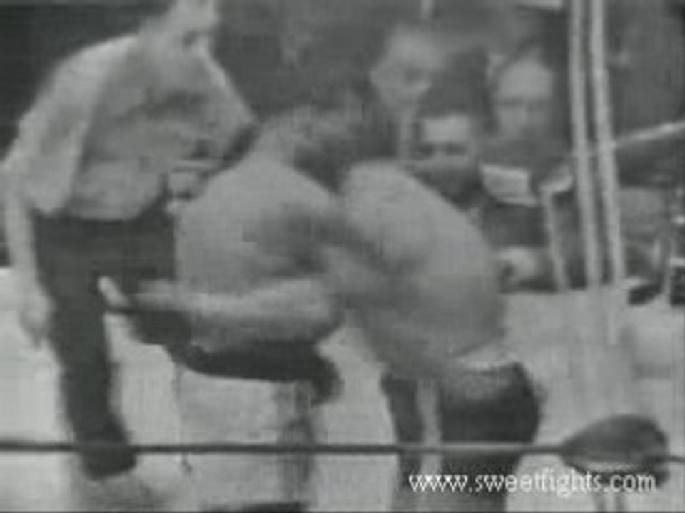 Sugar Ray Robinson knocks out Jake LaMotta II