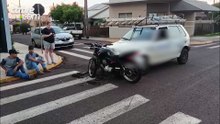Motociclista de 19 anos fica ferido em batida com carro no bairro São Francisco, em Toledo