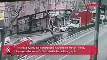 Direksiyon hakimiyetini kaybetti! Park halindeki otomobile çarparak...