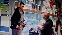 Kuyumcuya 'Jandarmayım' deyip silah gösterdi; altın ayırtıp kaçtı