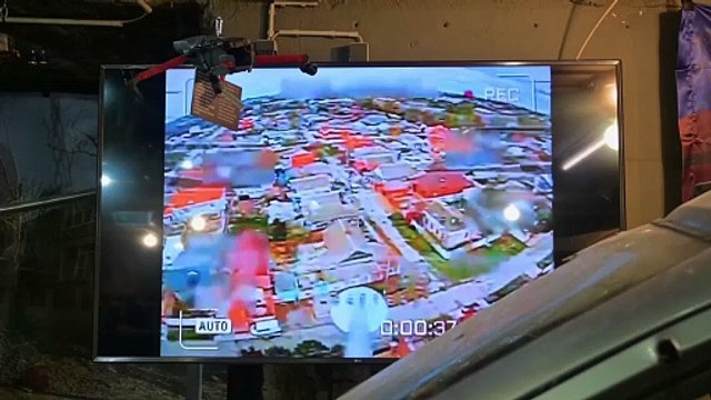 Exposição em Berlim mostra veículo de ajuda bombardeado na Ucrânia por drone russo