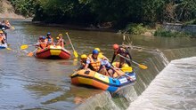 Thrill-seekers tackle the excitement of rafting Sambirejo's lively waters
