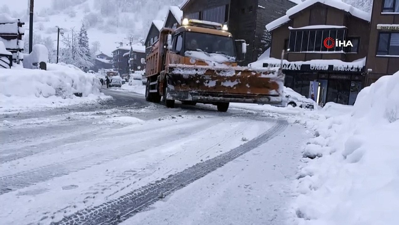Trabzon Uzungöl'de kış masalı: Kar kalınlığı 1 metreyi aştı