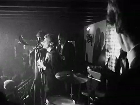 1965 – Johnny Hallyday – 11 000 000 Disques Vendus (Gaumont Journal Éclair, 1ère Chaîne ORTF, 19 Novembre)