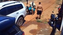 Cachorro aproveita descuido, rouba marmita e viraliza nas redes; veja vídeo