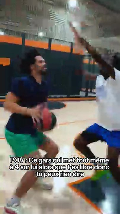 Ce gars au basket qui marque tout même avec 4 gars sur lui alors que t'es seul 🥀🏀