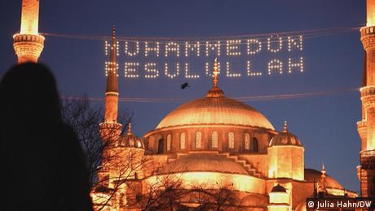 Wenn Licht zu Sprache wird: Die Mahya-Tradition in der Türkei