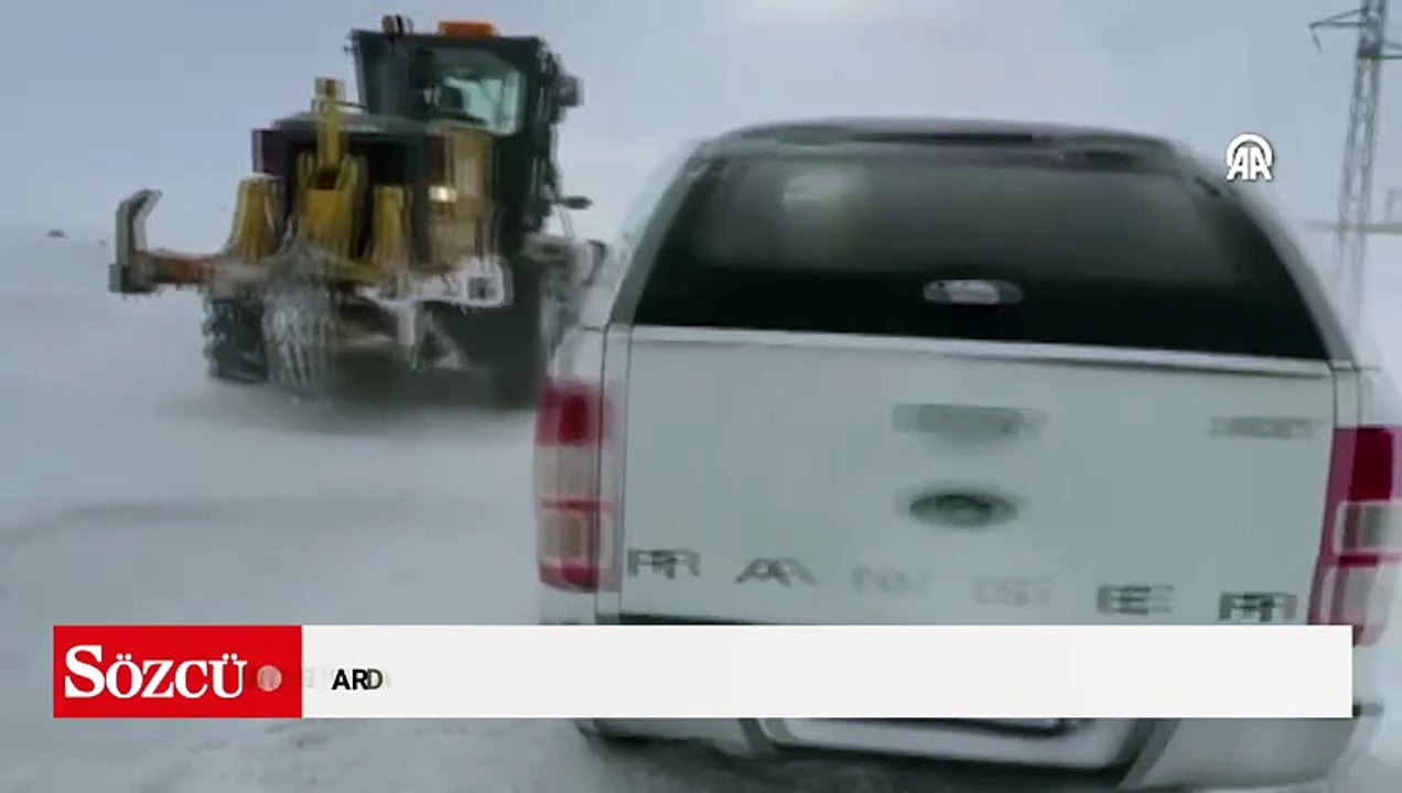 Ardahan'da kar ve tipi nedeniyle yolda mahsur kalan 6 araç kurtarıldı