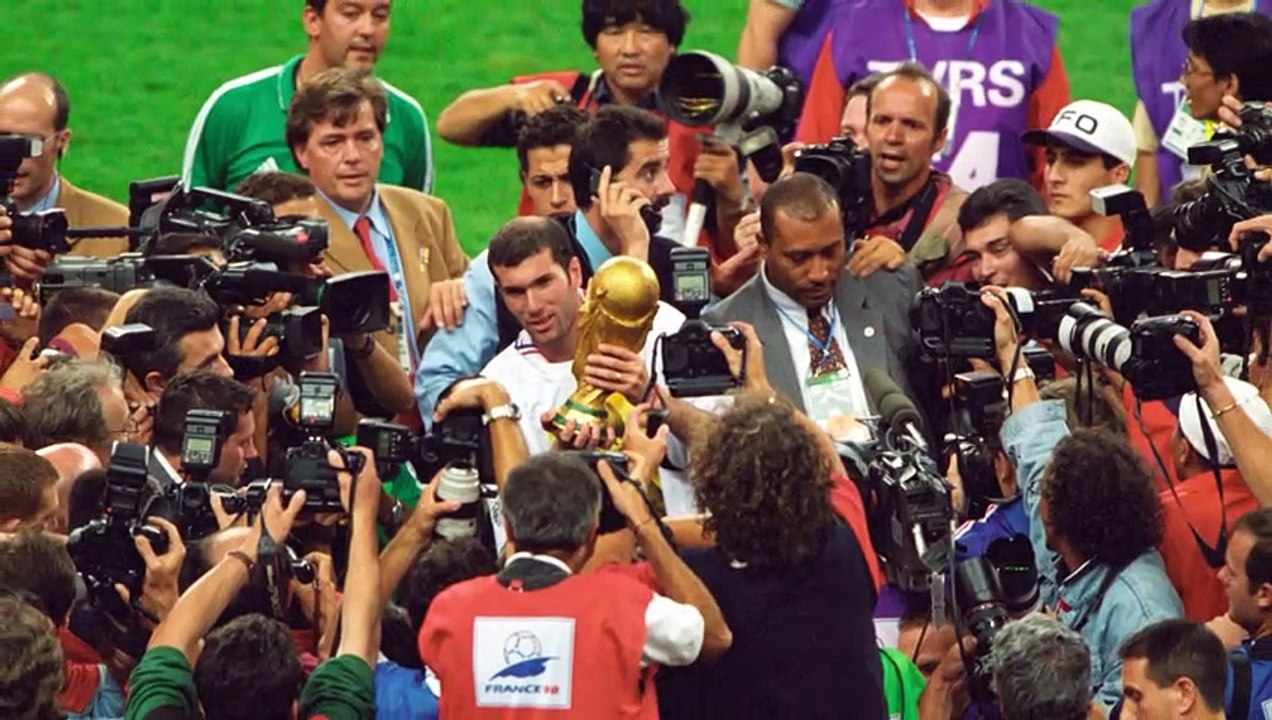 Zinédine Zidane méritait-il la note de 10/10 le 13 juillet 1998 ? - Foot - Documentaire