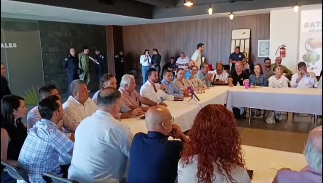 Alcalde y empresarios refuerzan seguridad en Puerto Vallarta | CPS Noticias Puerto Vallarta